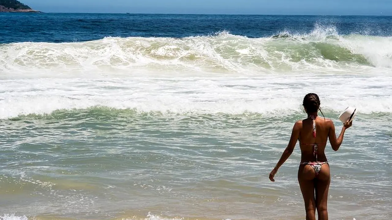 ZILE LIBERE 2015. Câte zile libere care nu pică în weekend au mai rămas până la sfârșitul anului