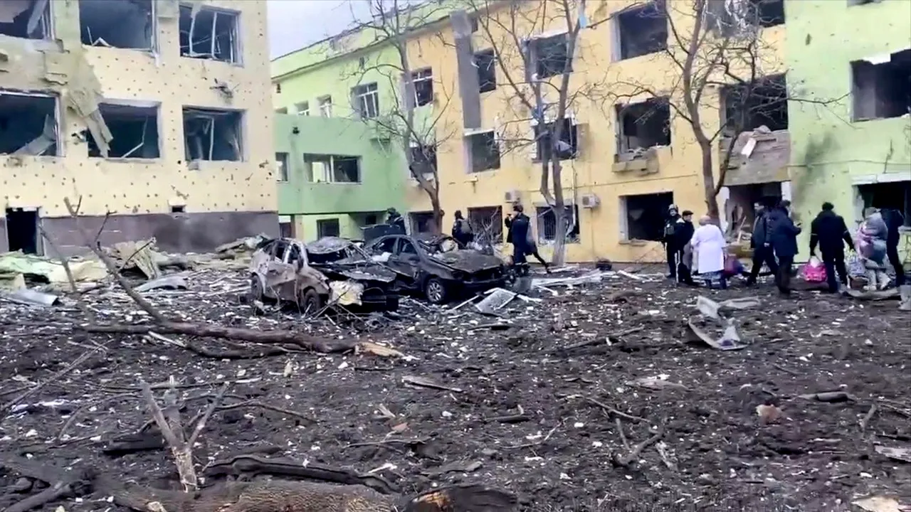 Oficial ucrainean: Rusia încearcă să-i înfometeze pe locuitorii din Mariupol pentru a-i convinge să se predea