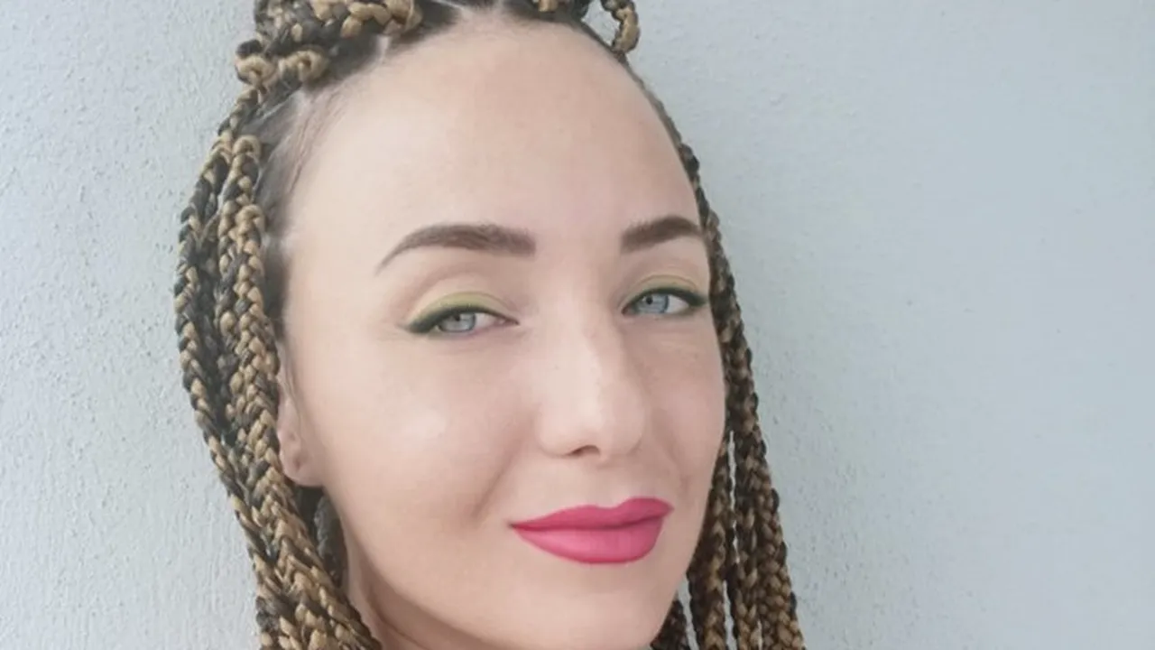 Mesaj în versuri al polițistei din Pașcani care s-a plâns de mașinile MAI: Ne-ați mâncat pe dinăuntru / Și ne-ați pus în inimi smoală