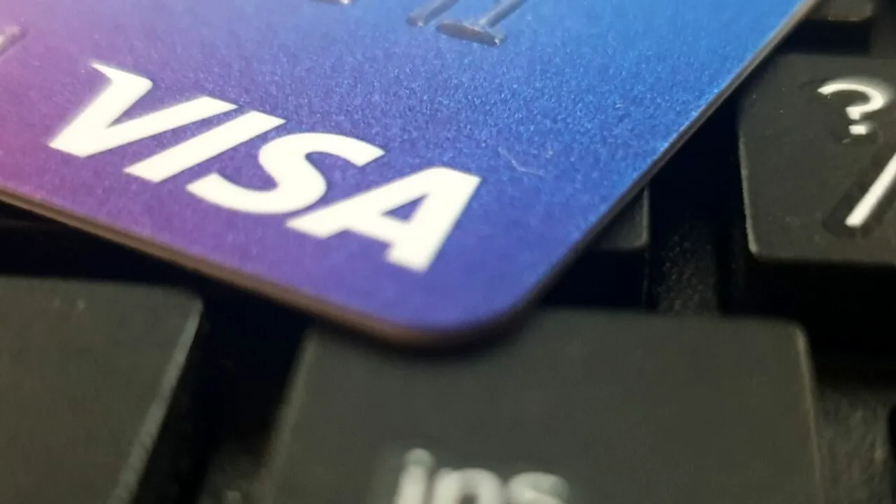 Conturi bancare BLOCATE. Ce trebuie să știe românii care au buletin de identitate în curs de expirare