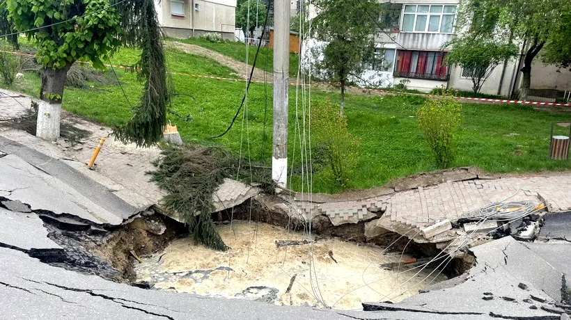Prefectura Prahova: „Tasarea drumului din Slănic prezintă urme de stabilizare”