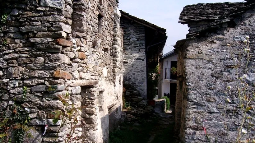 Cât trebuie să plătești pentru un sat din Italia. Oferta a fost postată pe eBay