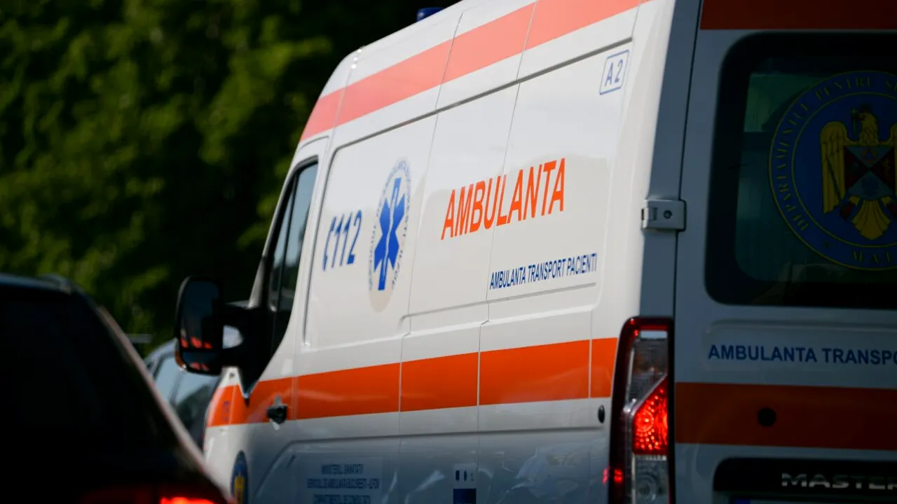 Acuzații grave la adresa unui ambulanțier din Teleorman. Mama unei adolescente spune că bărbatul ar fi dezbrăcat-o pe fată fără ca acest lucru să fie necesar