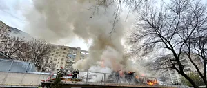 Incendiu puternic în centrul Capitalei.  Focul se manifestă în interiorul fostului RESTAURANT Mărul de Aur