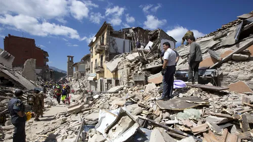Ședință specială de guvern, luni, pentru românii afectați de cutremurul din Italia