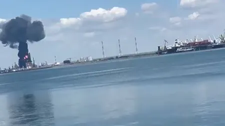VIDEO | Momentul exploziei de la rafinăria Petromidia, surprins de un turist. Filma un delfin când s-a produs deflagrația