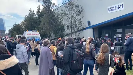 EXCLUSIV. Haos la centrul de vaccinare de la Romexpo: Oamenii așteaptă de ore întregi dozele pentru rapel (VIDEO)