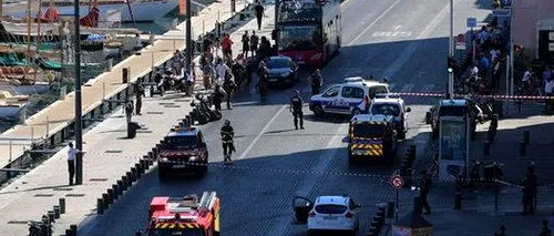 O mașină a lovit în plin două stații de autobuz din Marsilia. O persoană a murit 