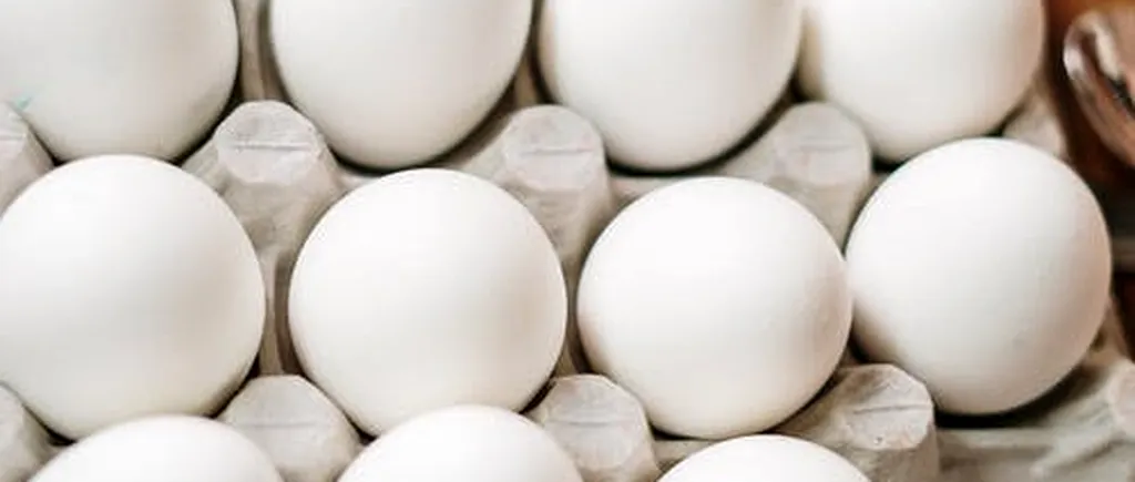 PAȘTE: Vânzările de ouă se majorează cu circa 50%, în perioada Sărbătorilor Pascale, față de o lună obișnuită. Un român consumă, în medie, 15 ouă produse în fermele autohtone