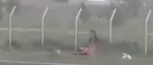 Scene fierbinți în Brăila. Un bărbat și o femeie au fost filmați în timp ce făceau sex pe marginea șoselei în plină zi - VIDEO