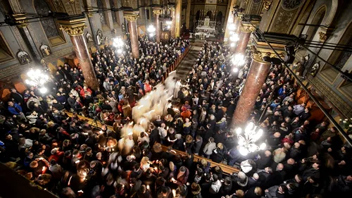 Sute de mii de credincioși catolici din România au participat la slujba Învierii