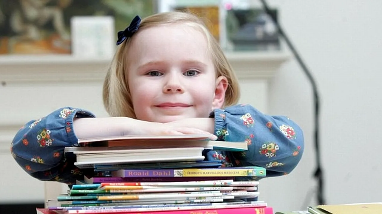 Fetița cu un IQ cât Albert Einstein și Stephen Hawking. La 18 luni folosea calculatorul, iar la patru ani e membră Mensa