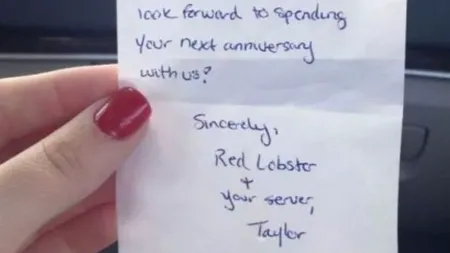 Surpriza emoționantă de care a avut parte o femeie văduvă, într-un restaurant. FOTO