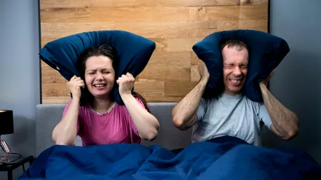 AMENZI cât un salariu mediu în România pentru vecinii gălăgioși. Poți fi drastic sancționați și în afara orelor de liniște