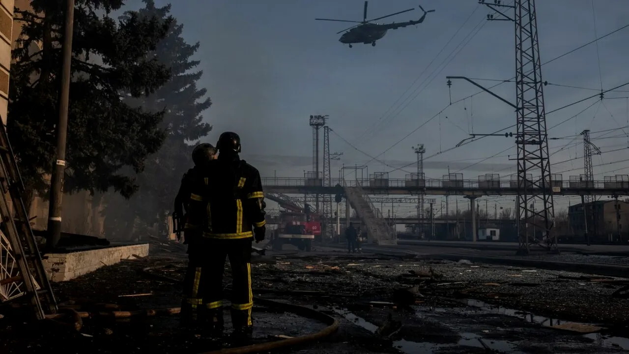 Rusia își intensifică ATACURILE pe teritoriul ucrainean/ Moscova revendică ocuparea a trei orașe din regiunea Donețk