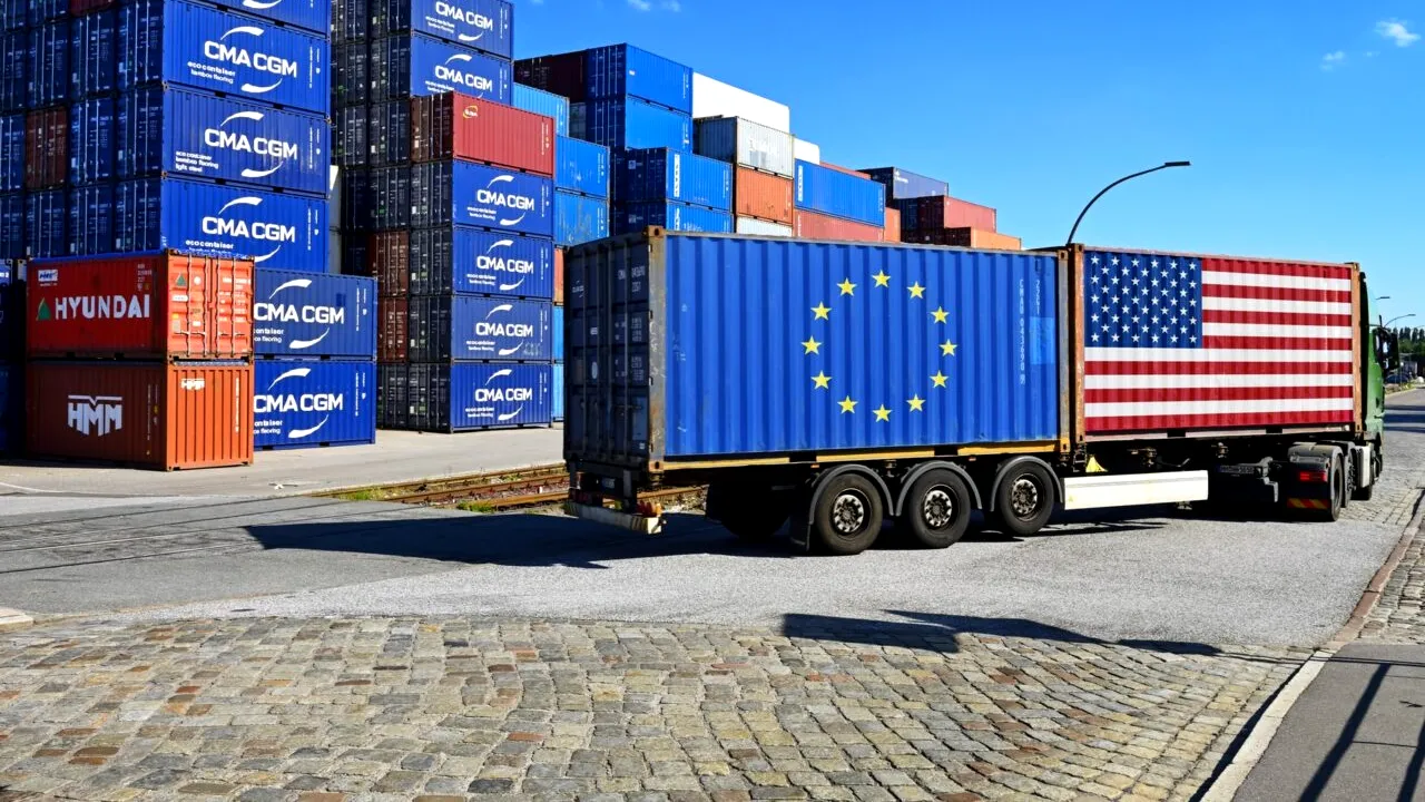 Comisia Europeană anunță că acordul comercial cu SUA NU este obligatoriu la nivel juridic /Tratatul respectă „principalele interese economice ale UE”