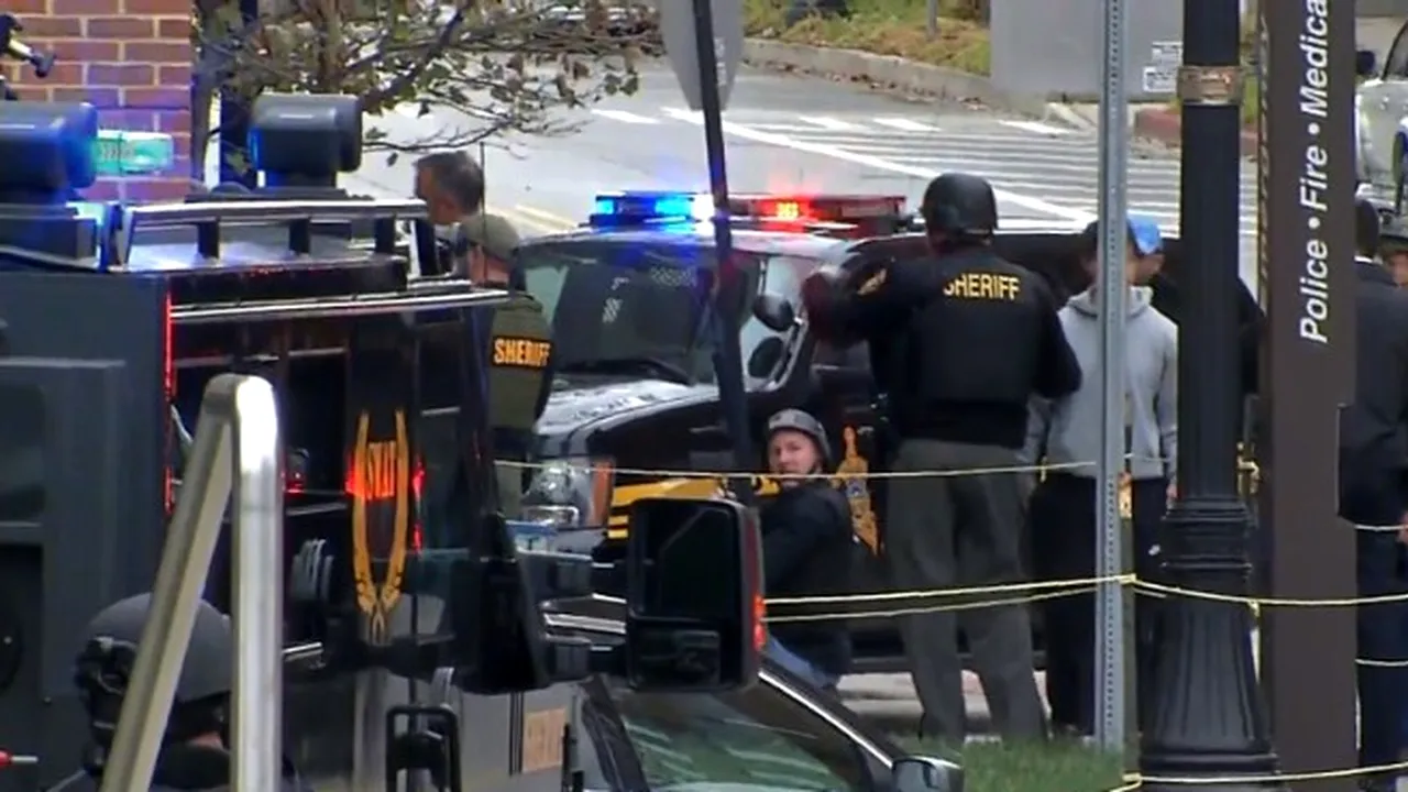 Atac armat într-un campus universitar din SUA. Atacatorul, un somalez de 18 ani, ucis