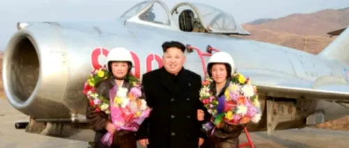 Primele femei din Coreea de Nord care pilotează avioane de vânătoare au plâns când au primit flori de la liderul Kim Jong-un