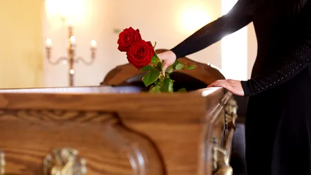 Trei persoane au ajuns la spital după un priveghi de coșmar într-o localitate din Suceava