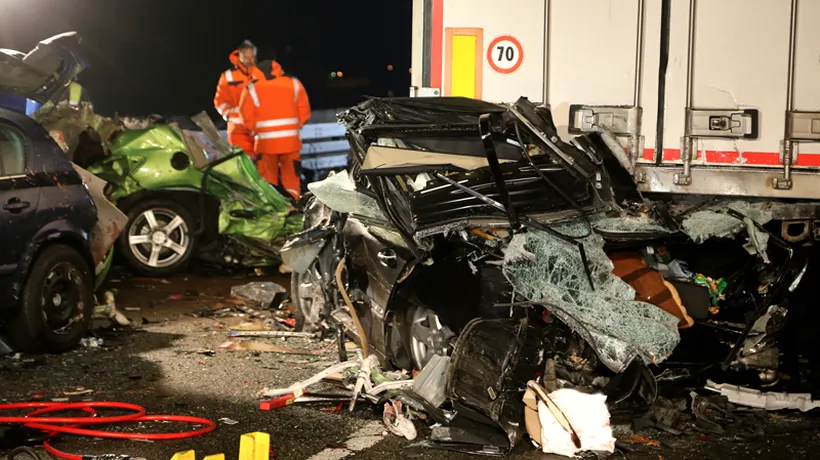 Tragedie pe o autostradă din Germania: Șase morți și 13 răniți în urma unui grav accident. Galerie FOTO