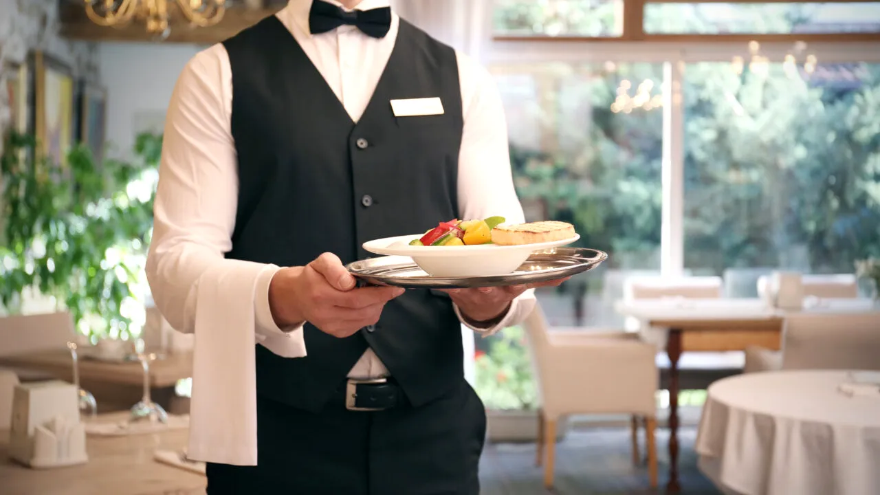 Strategie de combatere a risipei alimentare, la un restaurant din Viena: Cine nu mănăncă tot din farfurie, PLĂTEȘTE în plus!
