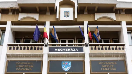 Primarul din Sfântu Gheorghe, obligat să asigure inscripționarea denumirilor mai întâi în română