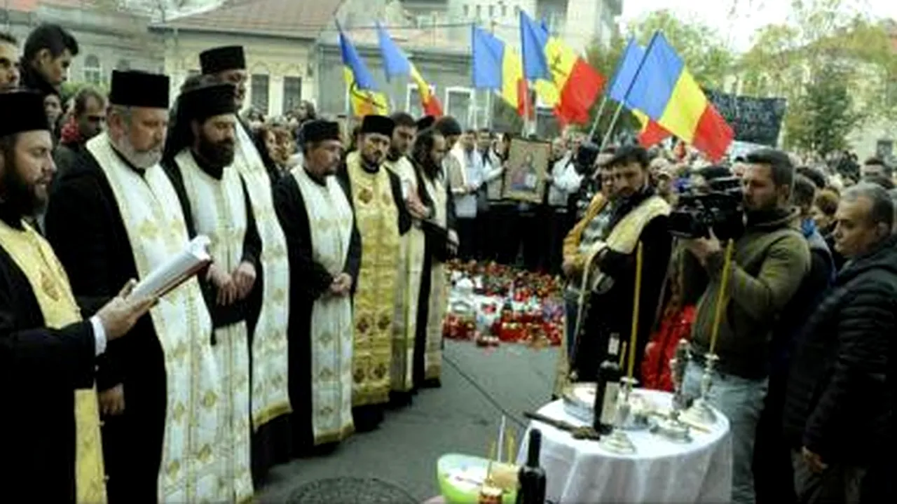Parastas de nouă zile, oficiat de 15 preoți, pentru victimele incendiului din Clubul Colectiv