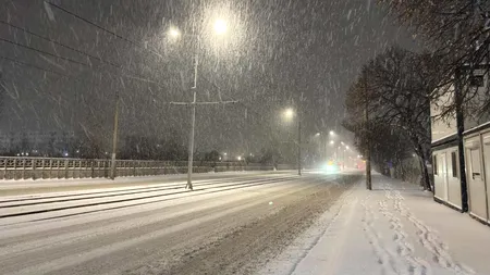 Ninge abundent în capitală. Bulevardele și străzile sunt acoperite de un strat consistent de zăpadă. Ce se va întâmpla în orele următoare