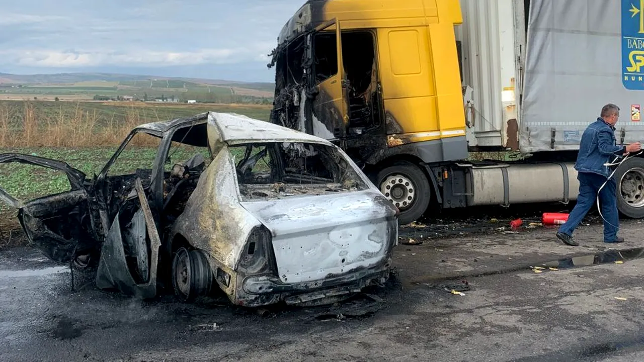 Accident mortal în Prahova. Au fost implicate două autoturisme și un TIR. Una dintre mașini a luat foc