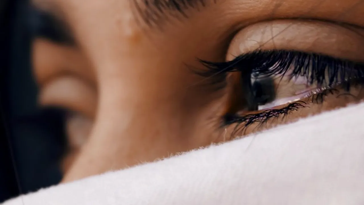 SIMPTOM COVID-19. Conjunctivita sau înroșirea ochiului, simptomul coronavirusului