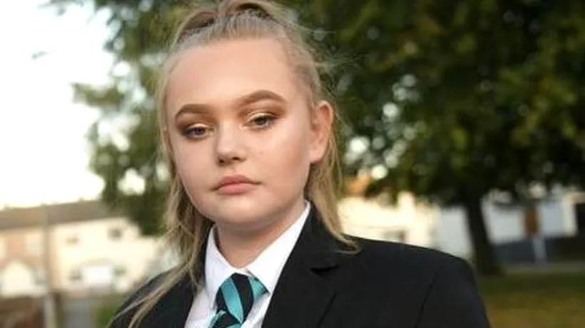 Adolescentă de 14 ani, pedepsită după ce și-a dat jos sacoul la școală. Profesorii au considerat-o „prea provocatoare pentru ora de curs / Mama fetei este furioasă: „O decizie absolut penibilă!