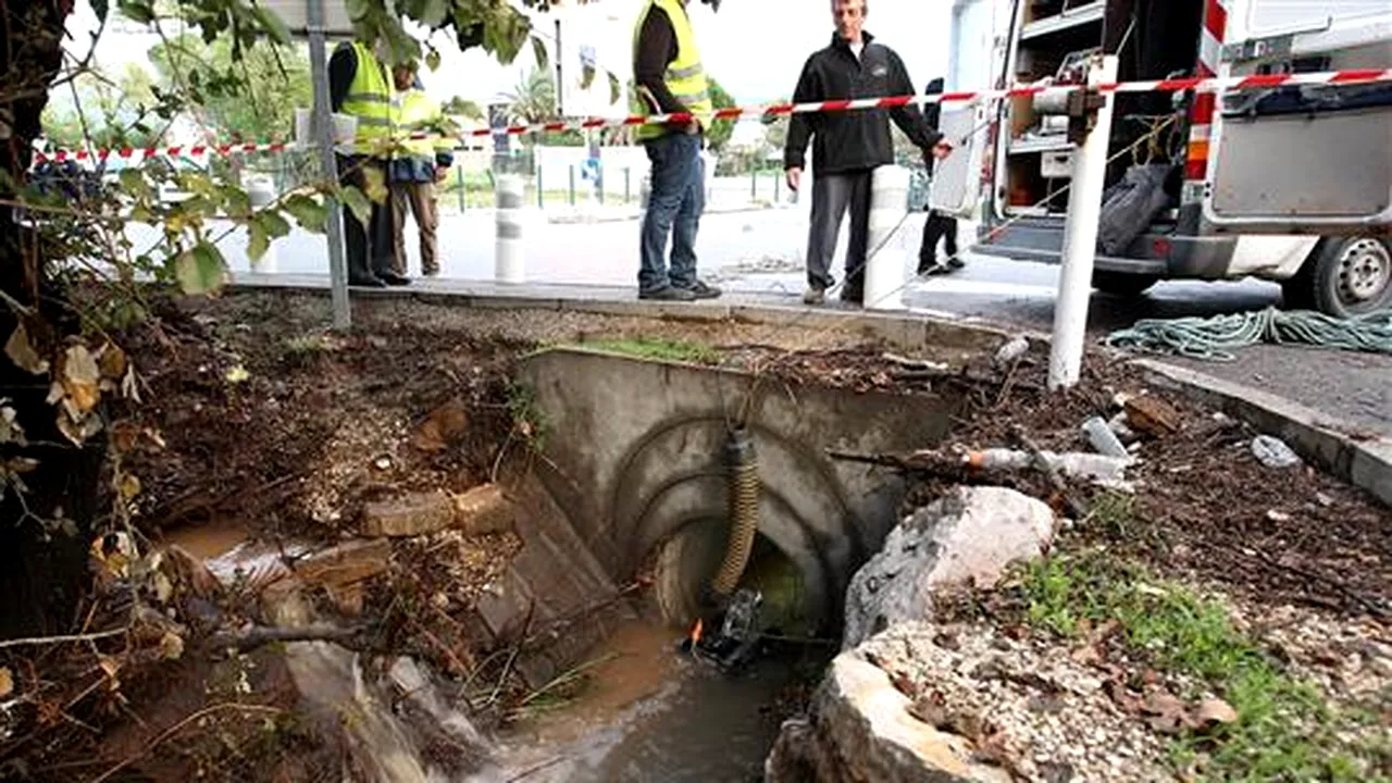 Doi studenți au fost luați de ape și duși în sistemul de canalizare al universității lor, în Franța 