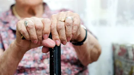 RAPORT. Record de apeluri de la bătrâni în perioada stării de urgență: S-au accentuat sentimentele de izolare, de neputință și inutilitate