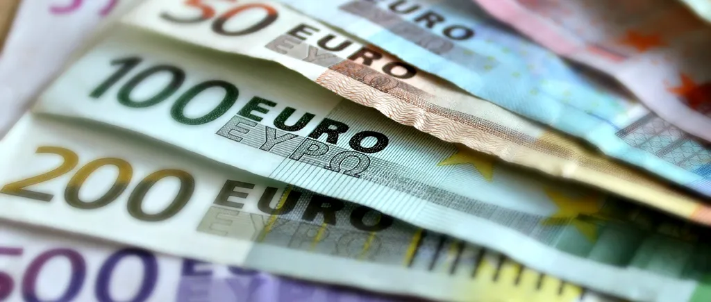 Euro urcă la un nou maxim istoric faţă de leu