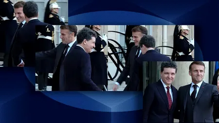 Nicio deplasare fără gafe. Nicușor Dan s-a învârtit pe loc în prezența președintelui Macron, derutat de locul în care trebuie să facă poza. În final, președintele francez i-a arătat calea corectă. Administrația prezidențială a tăiat momentul din filmare