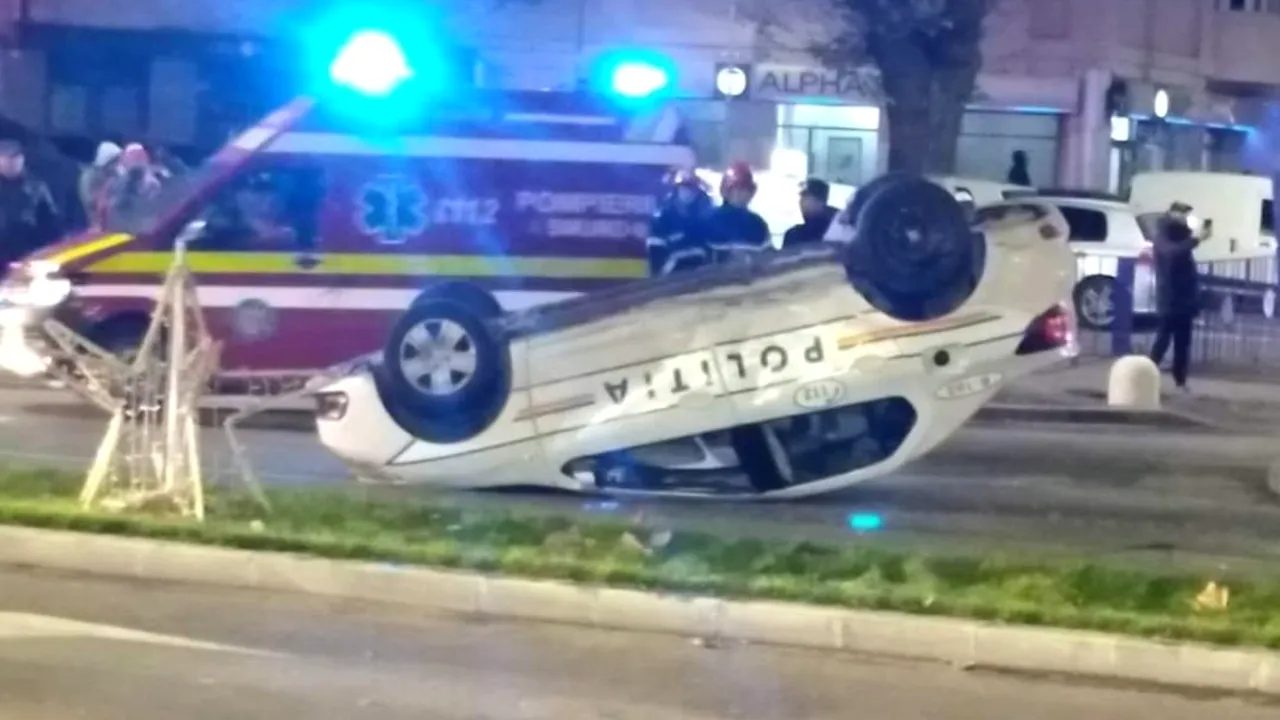 Autospecială a Poliției, răsturnată pe străzile Capitalei - FOTO