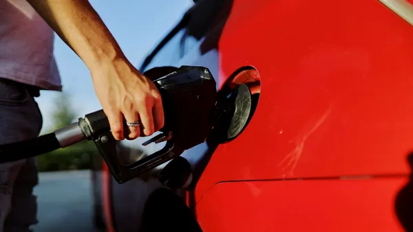 Prețurile carburanților din SUA au atins cel mai mare nivel din ultimii patru ani