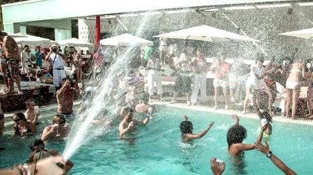 GALERIE FOTO:  Așa se distrează bogații lumii în Ibiza, 