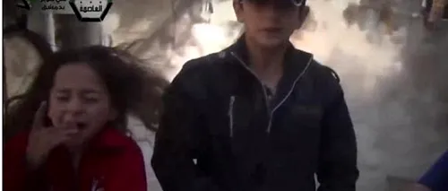 Momentul tulburător în care copiii din Siria povestesc cum au învățat să se apere pentru a nu fi răniți, iar în spatele lor explodează o bombă. VIDEO
