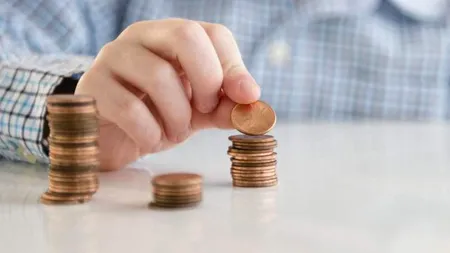 Mulți români economisesc bani pentru viitorul copiilor. Care este însă vestea proastă