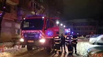 Explozie urmată de incendiu într-un bloc din Zalău. A fost activat Planul Roșu. Zece persoane au fost evacuate, una este intubată