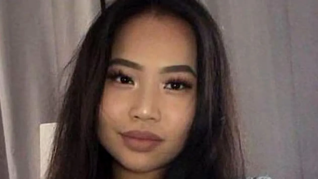 O adolescentă riscă 15 ani de închisoare pentru introducerea unei cantități mari de droguri, 400 de pastile, la un festival