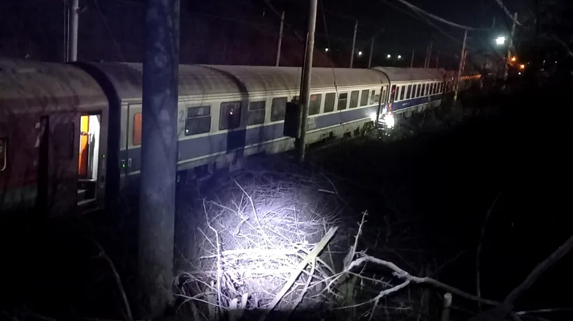 O nouă ipoteză în cazul accidentului feroviar de la Roșiorii de Vede: Trenul accelerat a „tamponat violent” marfarul încărcat cu mașini Ford. A existat un semnal care indica roşu şi a fost DEPĂȘIT
