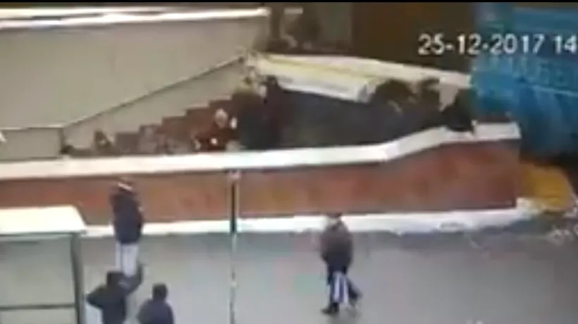 Panică în Moscova. Un autobuz a intrat în plin în oamenii care ieșeau de la metrou: 5  morți și 15 răniți. VIDEO
