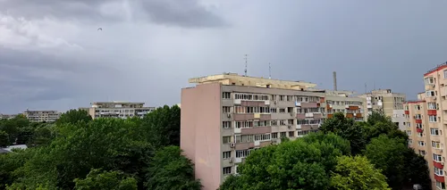 UPDATE | Cod portocaliu de furtună în Capitală, în ora următoare. Primele consecințe ale vremii nefavorabile