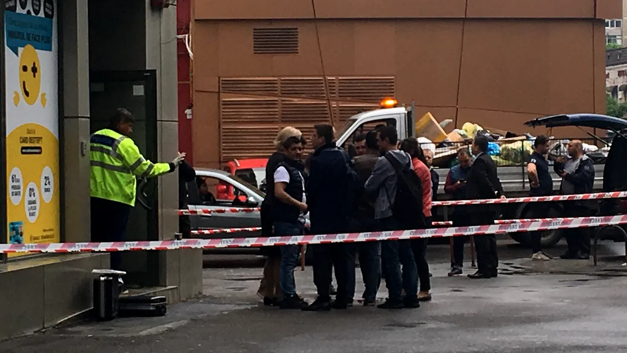 Jaf armat la o bancă din București: a amenințat casiera cu un pistol și a fugit cu banii