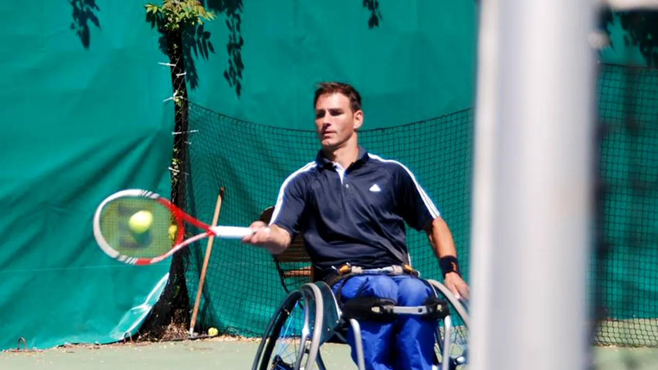 Povestea primului antrenor de tenis în scaun cu rotile din România. Ciprian Anton: „Uneori mă bucur pentru tot ce mi s-a întâmplat, pentru că acum văd totul altfel