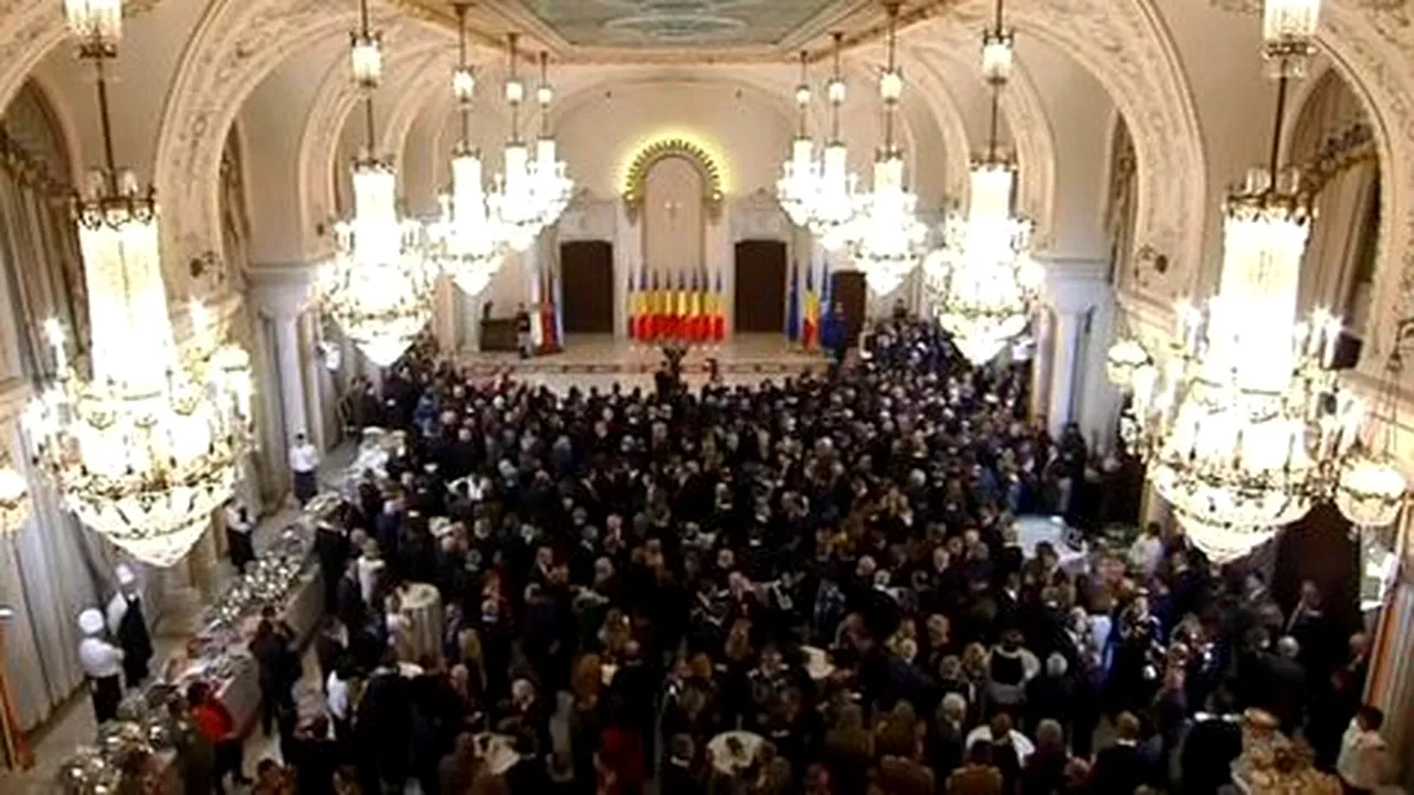 INCIDENT la recepția de Ziua Națională: Un bărbat a fost RESUSCITAT în Palatul Cotroceni chiar înainte de ceremonie