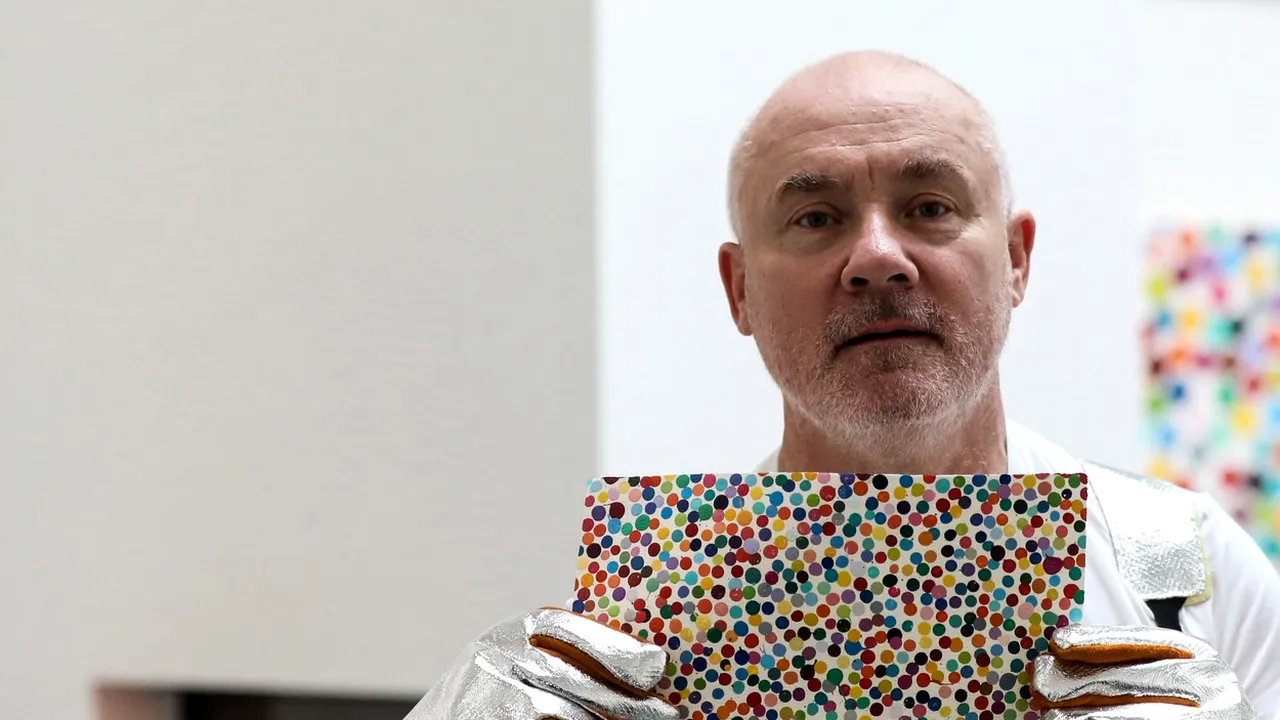 Damien Hirst și-a ars sute de opere de artă, după ce colecționarii au ales versiunile lor NFT
