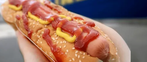 Ce conțin, de fapt, faimoșii hotdogi de 2,5 lei, de la Ikea. Mulți români îi mănâncă, dar nu știu ce consumă, în realitate